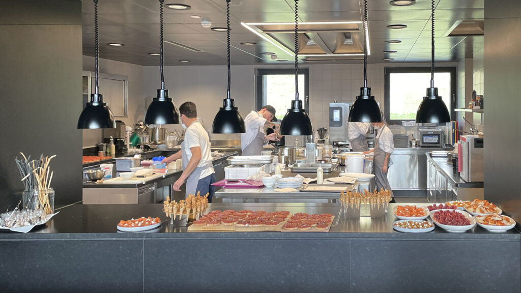 01-progettazione-grandi-cucine-professionali-hotel-milla-montis-h44-team