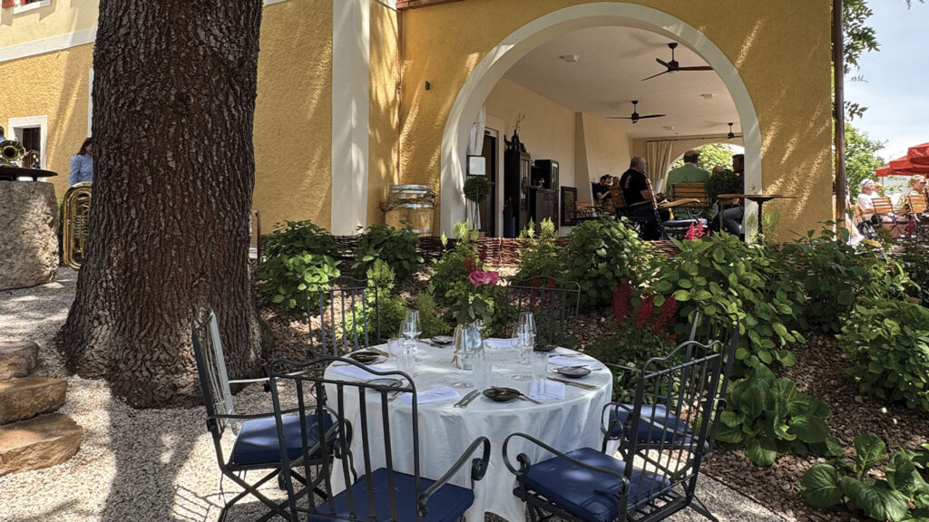 07-progettazione cucine per alberghi Vineria Sallegg by h44team